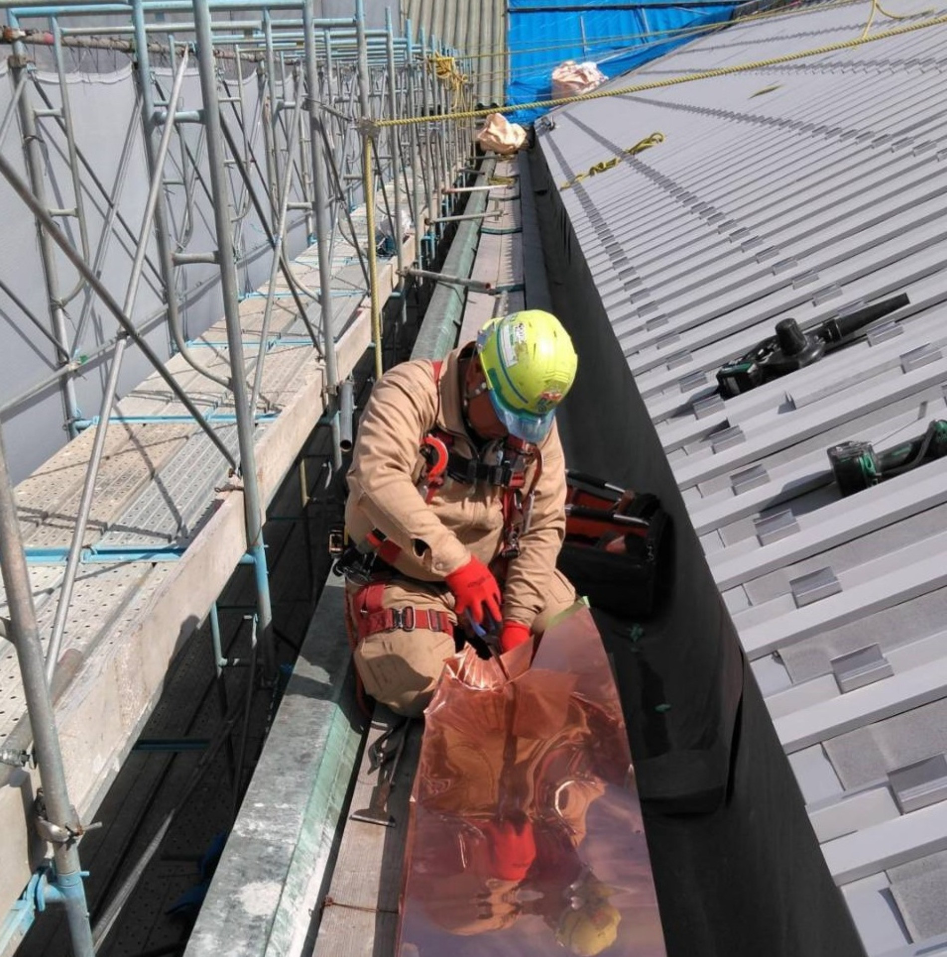 作業をする職人